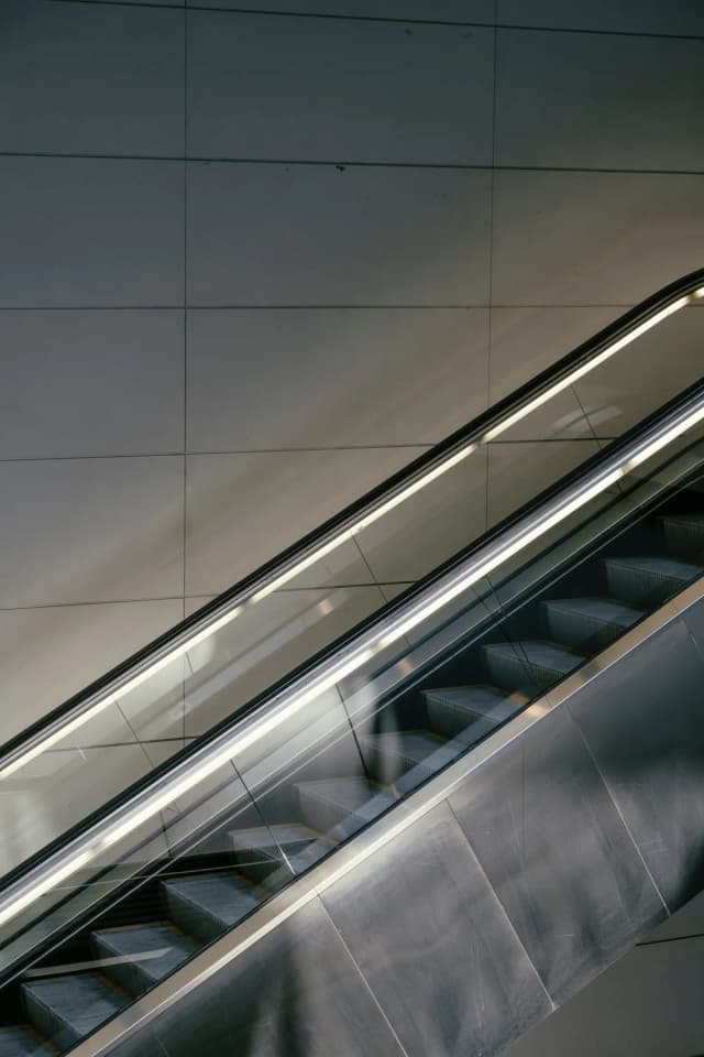 هم‌مسیر با یک زندگیِ معمولی