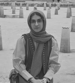 زهرا بهرامی