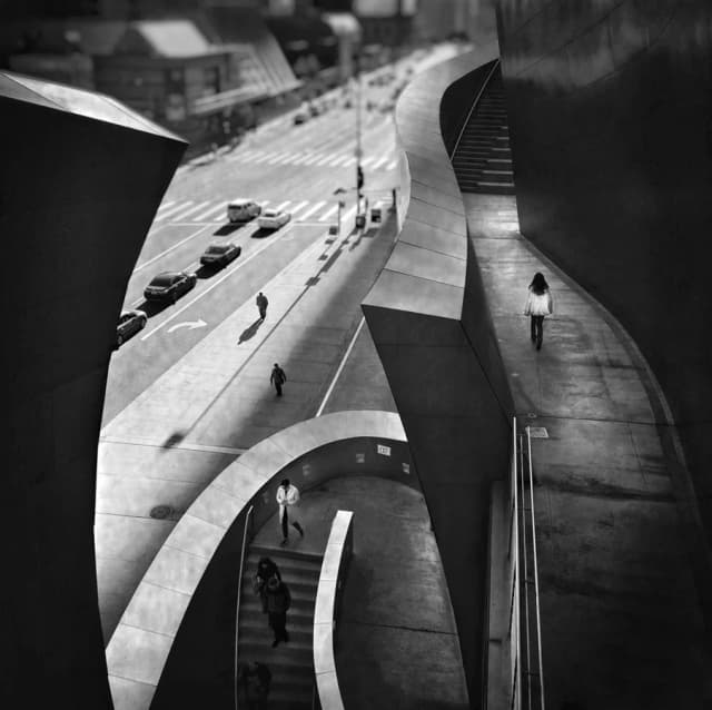 انتظار و سیاهچالهی زمان