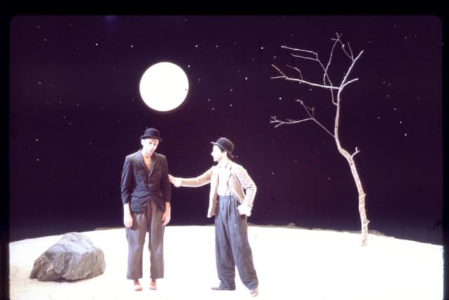 وقفه، انتظار و شنا در ناشناختهها