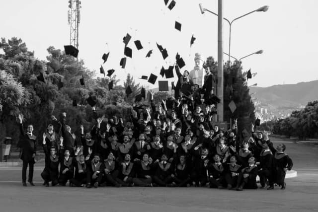 من یک طرف، آنها یک طرف